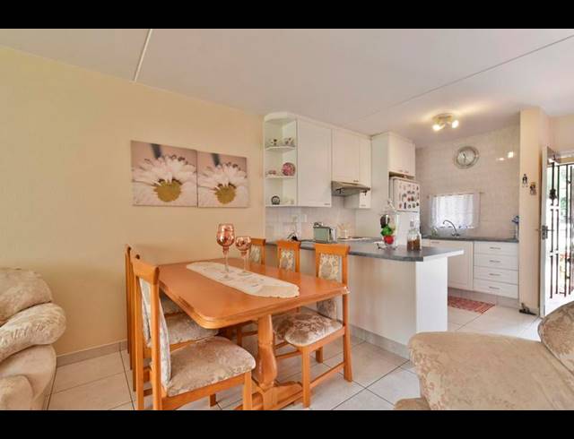 3 BEDROOM APARTMENT FOR SALE IN OAKDENE